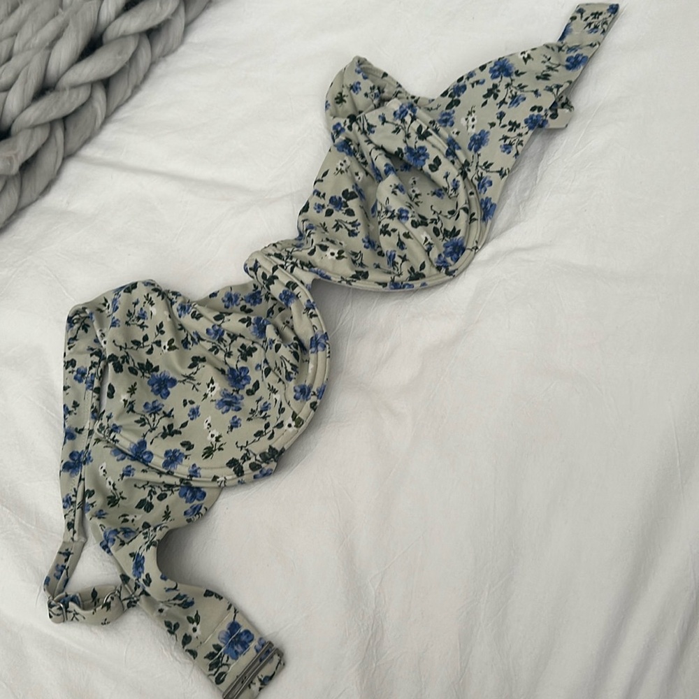 Abercrombie swim top 38D